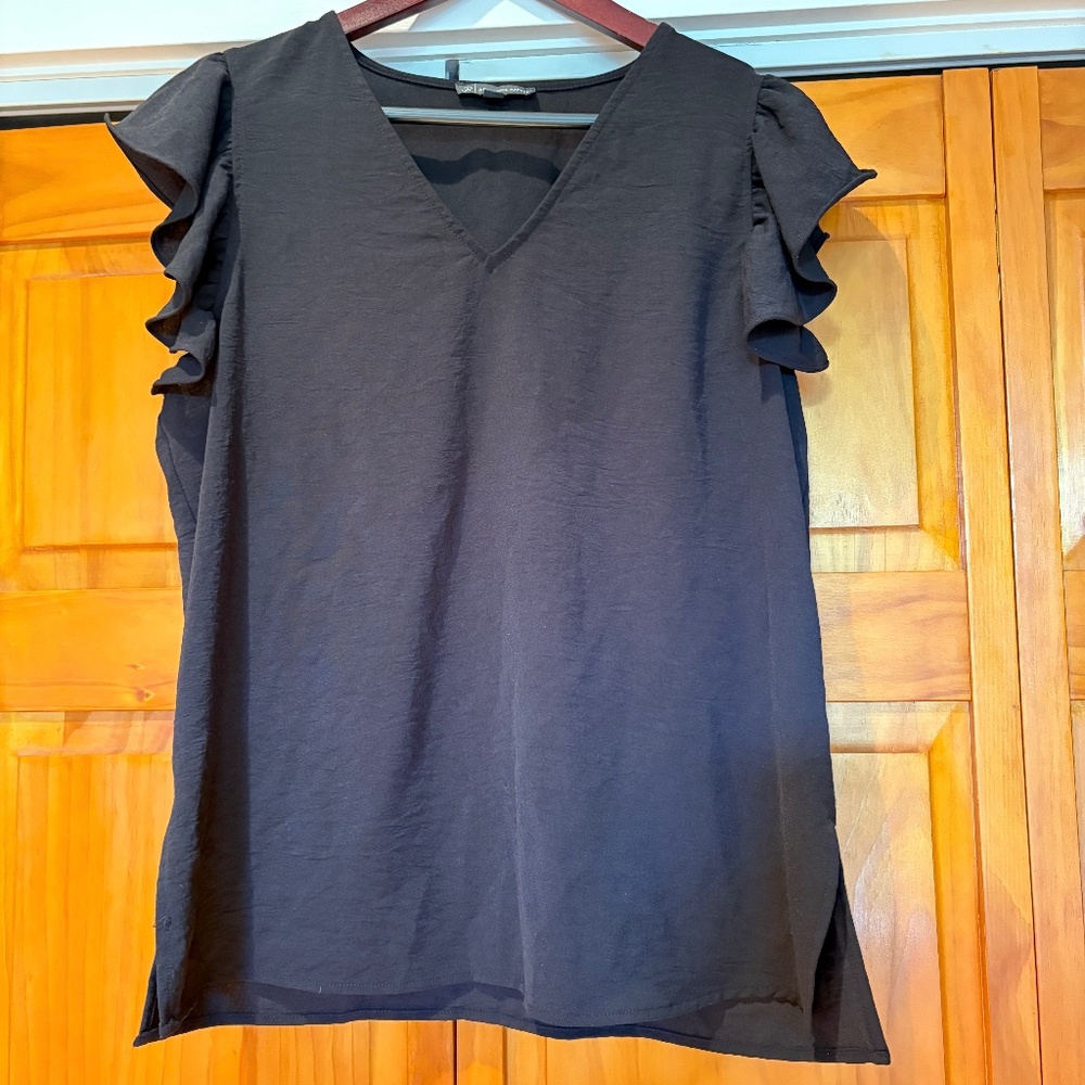 Adrianna Papell Sleeveless Black Flutter Blouse Size Medium, Flaws